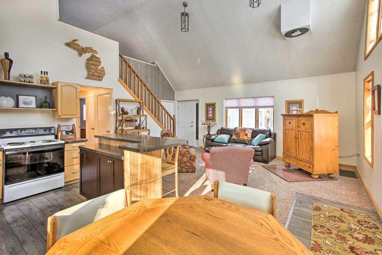 Lakes Of The North Home On Snowmobile And Atv Trail! Mancelona Extérieur photo
