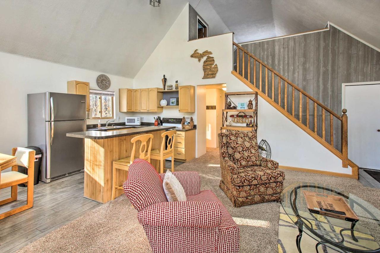 Lakes Of The North Home On Snowmobile And Atv Trail! Mancelona Extérieur photo