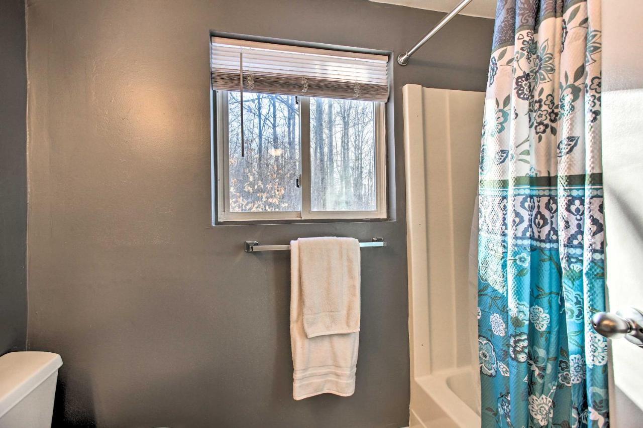 Lakes Of The North Home On Snowmobile And Atv Trail! Mancelona Extérieur photo